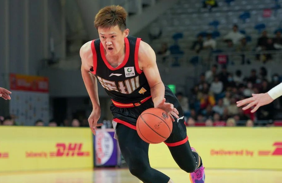 leyu团队-周鹏1000三分里程碑CBA历史第14人 深圳大胜同曦夺4连胜